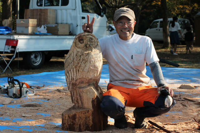 ぽっきりSALE対象 ふくろう（梟）木彫り 自作チェンソーアート作品 家の裏山の松の木の間伐材の有効活用品です。ふくろう好きの方！いかがですか